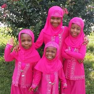 Meet your Posher, Zahara